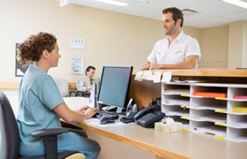 Treinamento em recepção, boas práticas em atendimento em consultório.